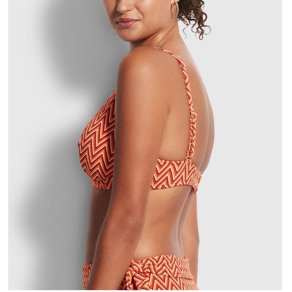 Seafolly Cleo DD Chilli Red Bikini Top 
USA Size 12 / AU size 16 - Picture 7 of 7